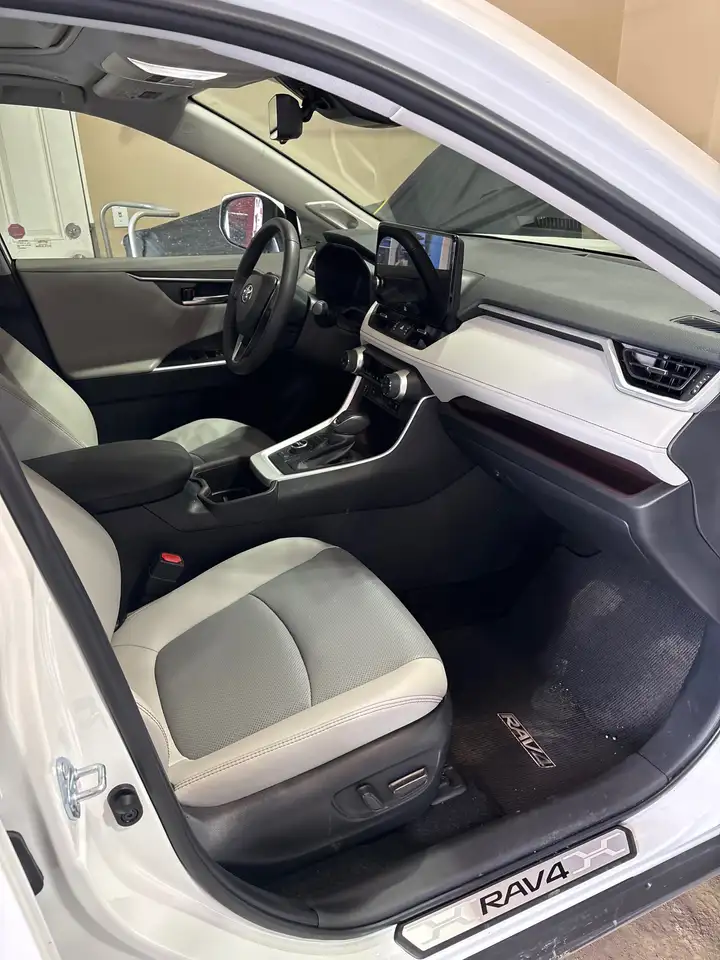 Toyota RAV 4 снимка Toyota RAV 4