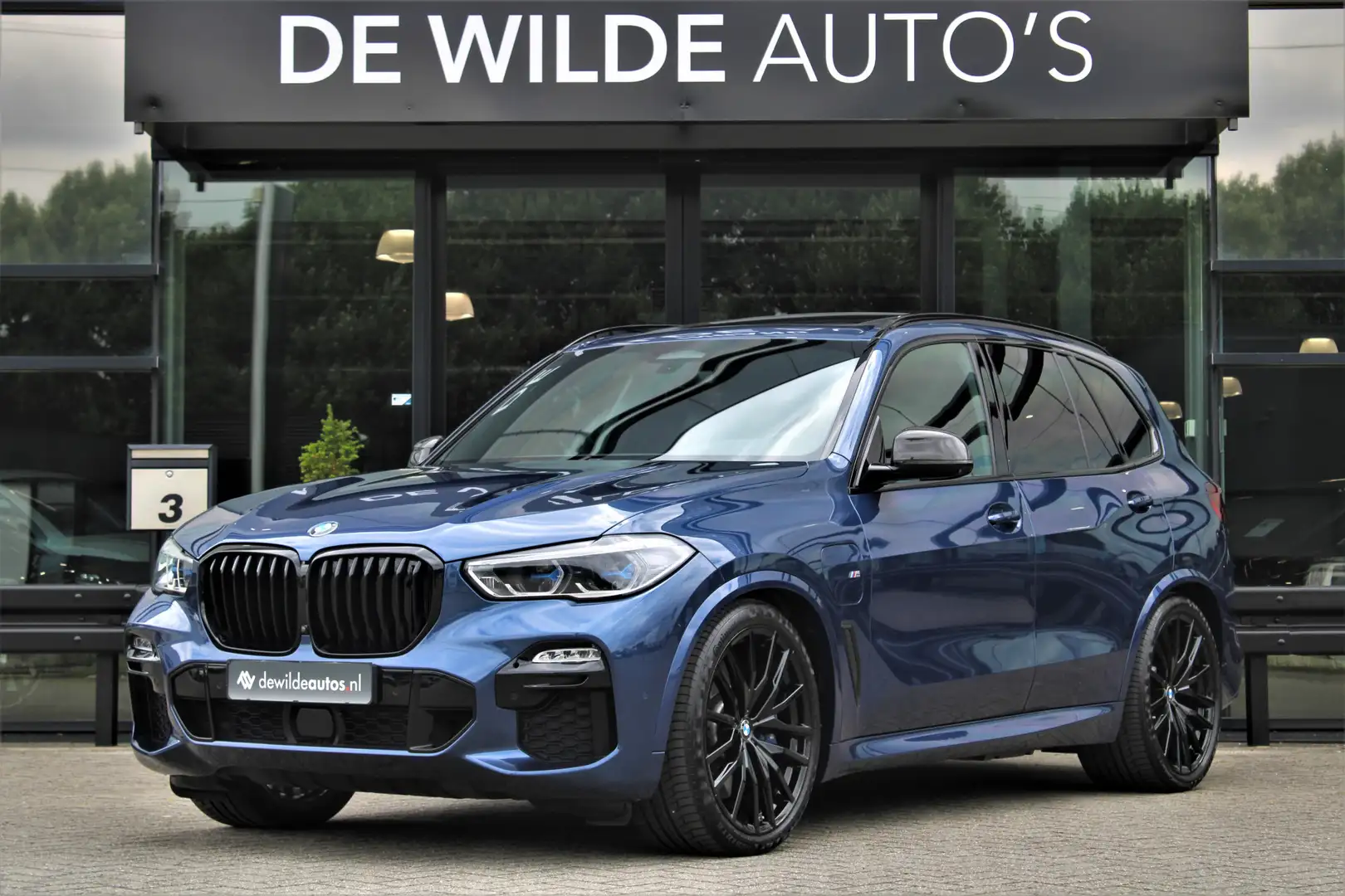 BMW X5 xDrive45e M-sport 394pk M-seats Bowers&Wilkins Sky Blauw - 1