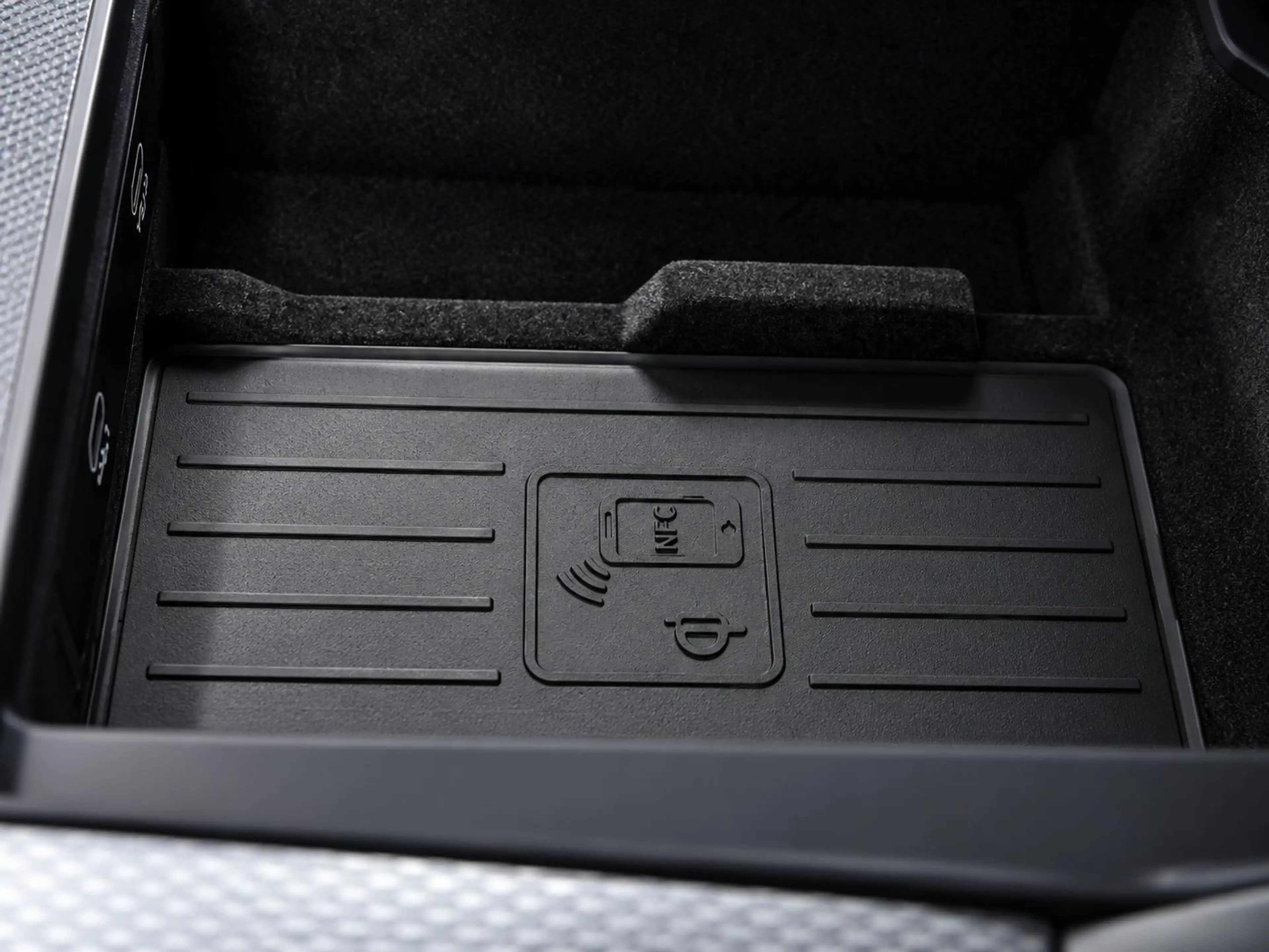 Audi Q8 55 TFSI e quattro S line Competition Head-Up Lucht — photo 14
