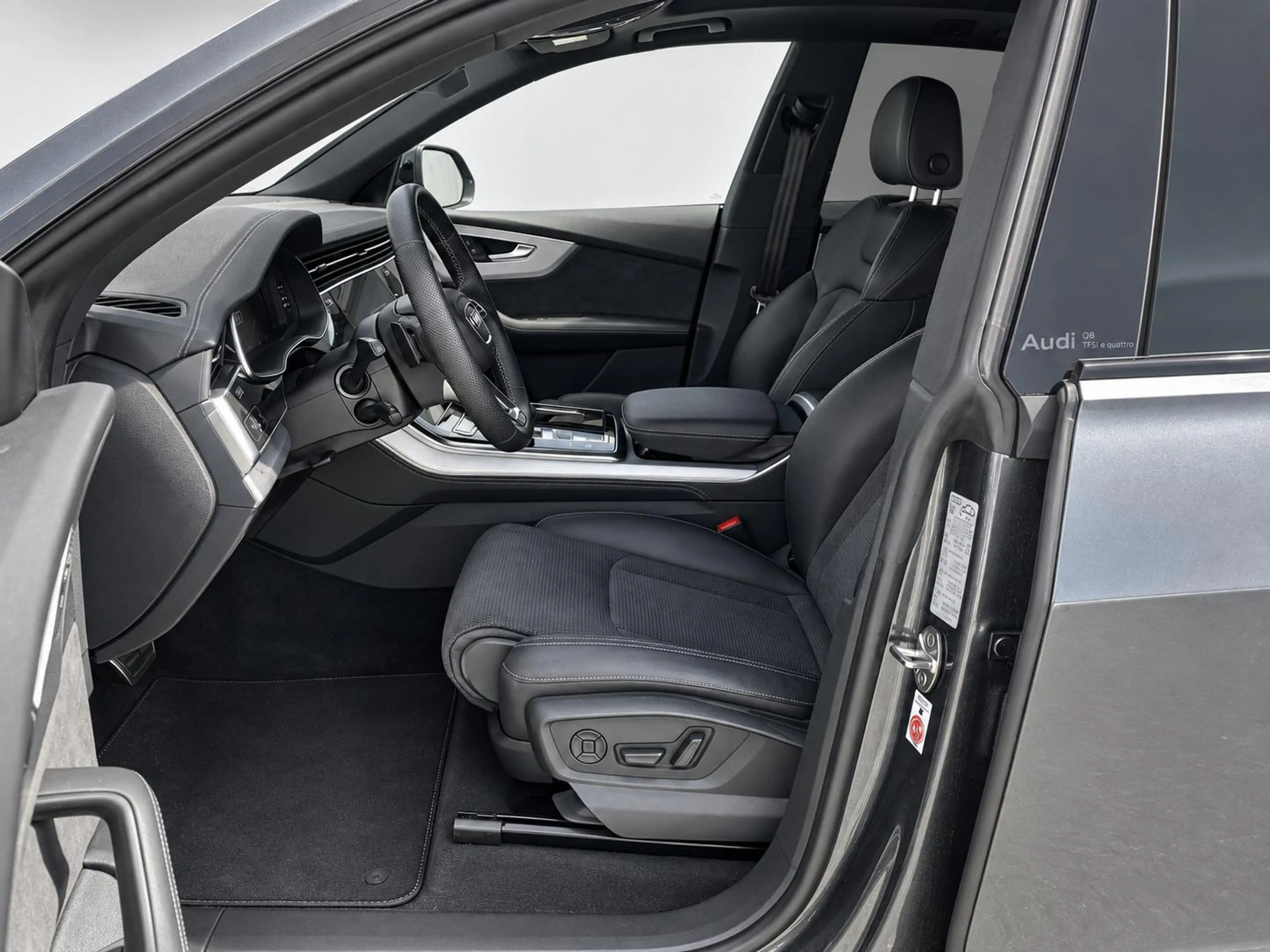 Audi Q8 55 TFSI e quattro S line Competition Head-Up Lucht — photo 3