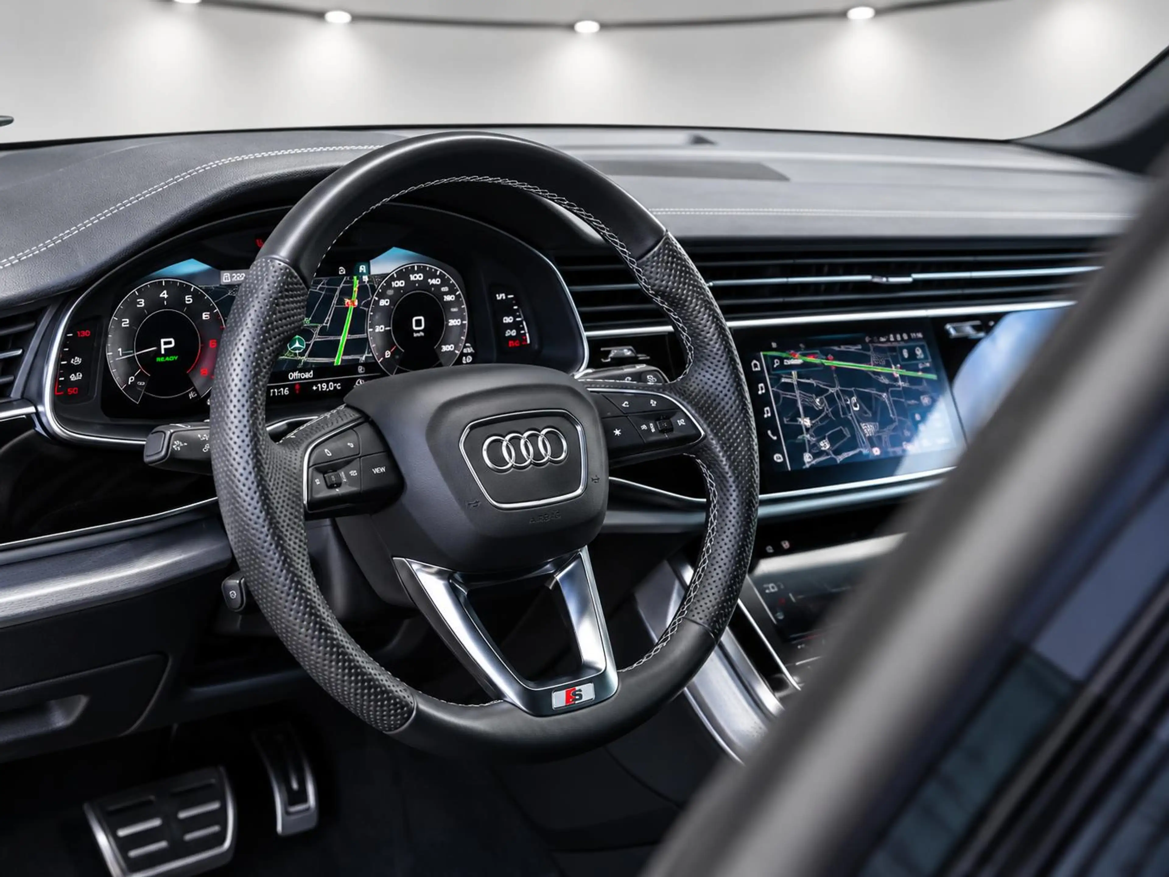 Audi Q8 55 TFSI e quattro S line Competition Head-Up Lucht — photo 2