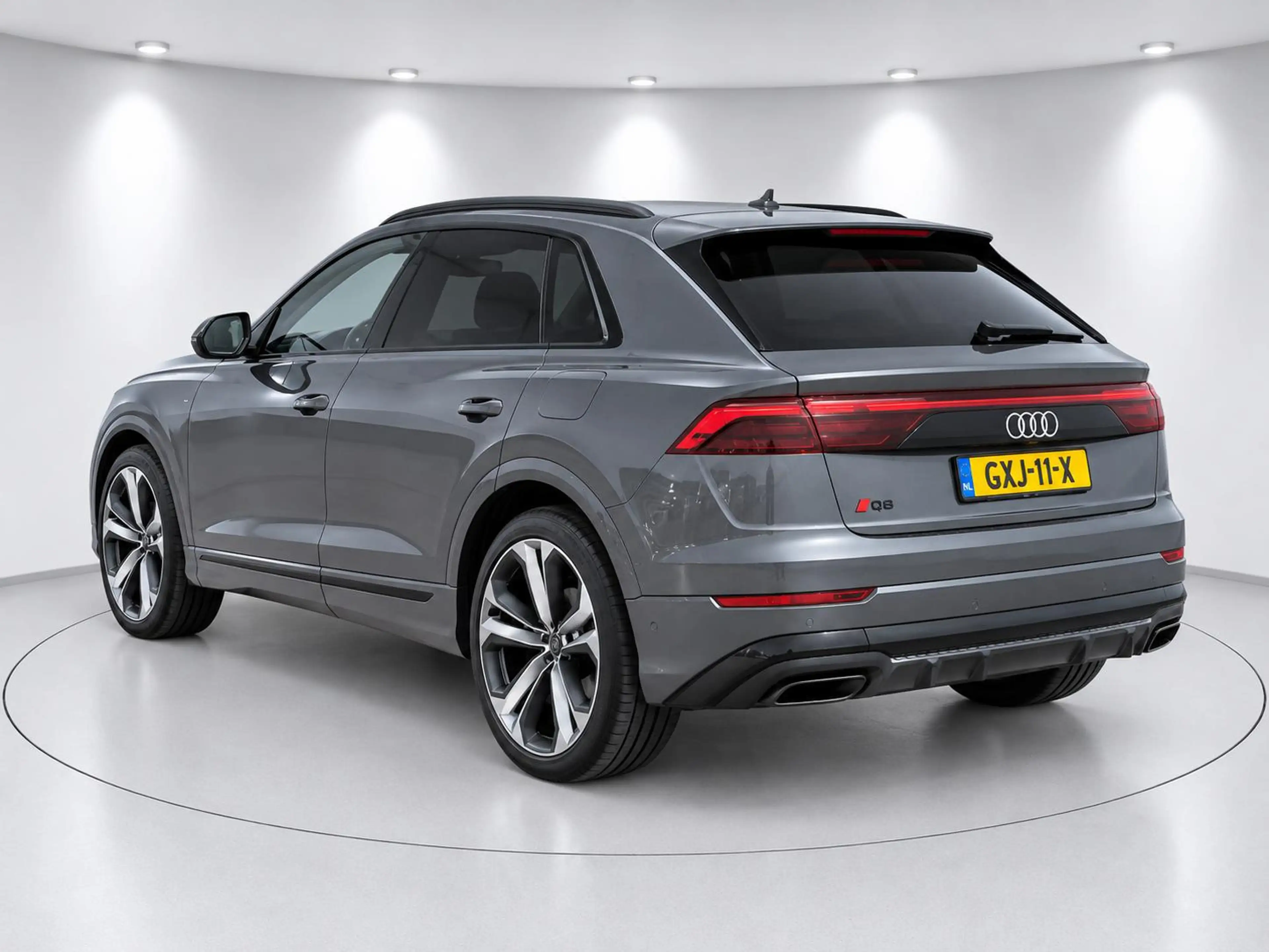 Audi Q8 55 TFSI e quattro S line Competition Head-Up Lucht — photo 4