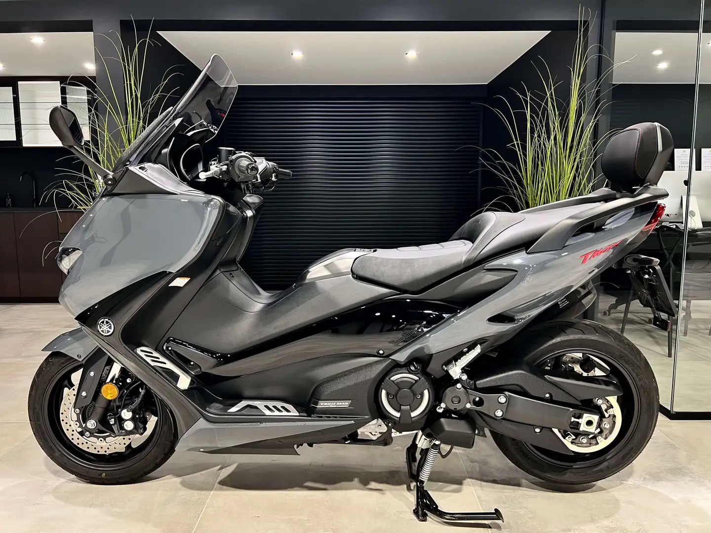 Yamaha TMAX 560 48CV  TECH MAX  NEUF  463KM  AKRAPOViC\ Grigio - 1