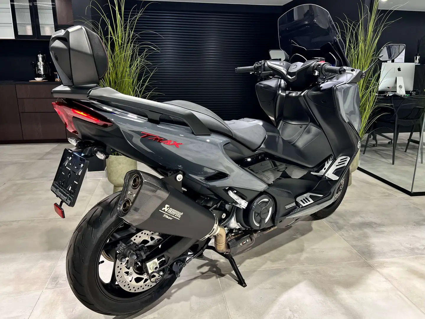 Yamaha TMAX 560 48CV  TECH MAX  NEUF  463KM  AKRAPOViC\ Grigio - 2