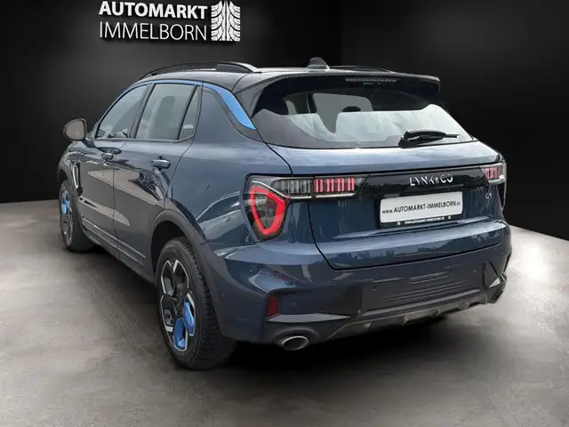Lynk & Co 01 view 5