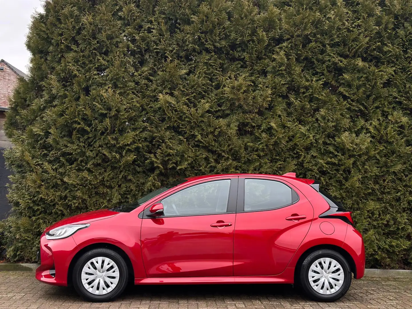 Toyota Yaris 1.5 Hybrid Dynamic CarPlay LED Camera Rood - 2