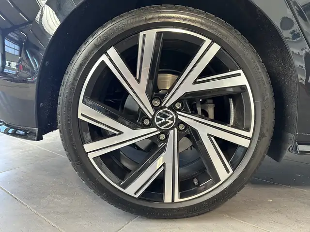 Volkswagen Golf view 3
