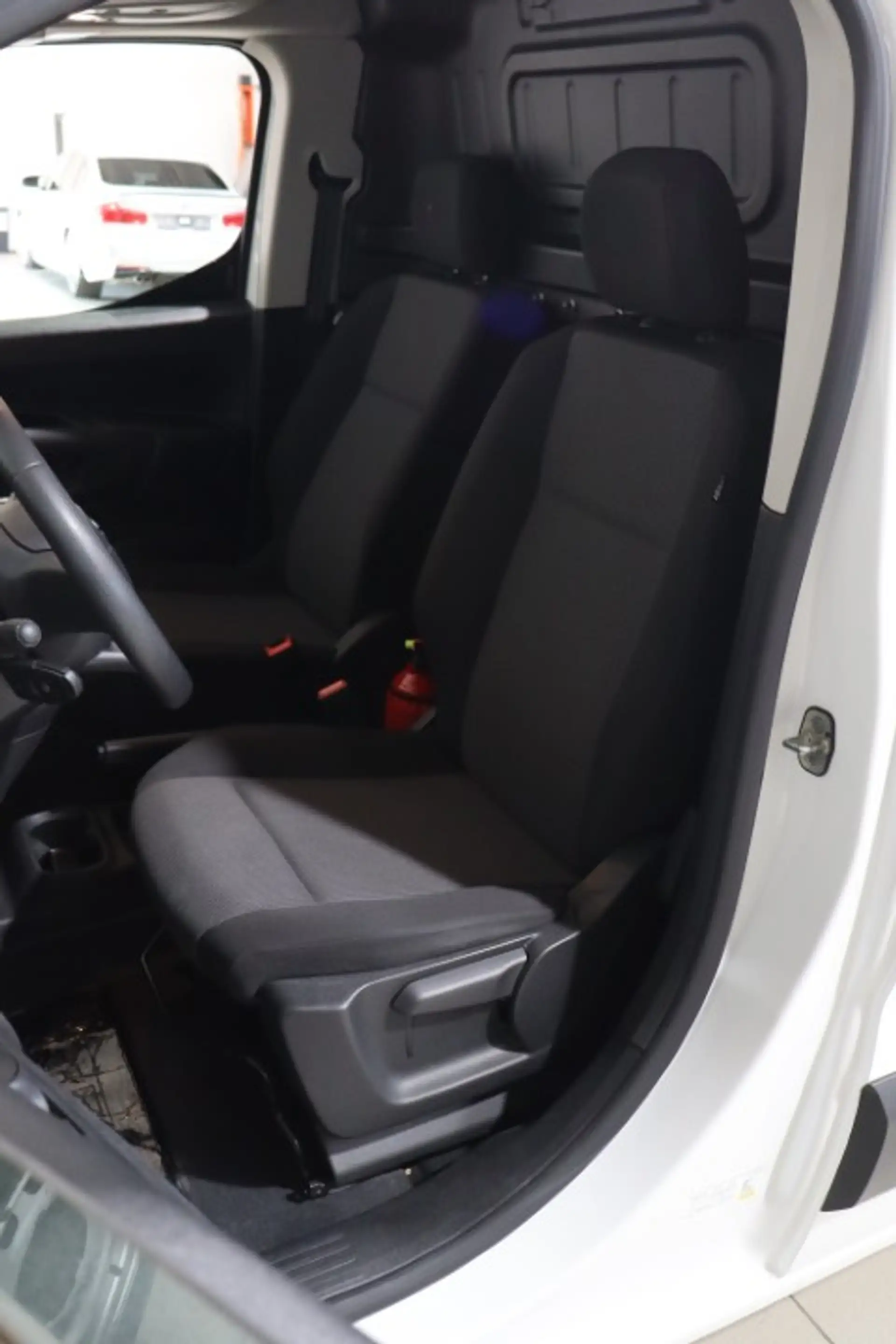 Toyota Proace 1.5 D — photo 13