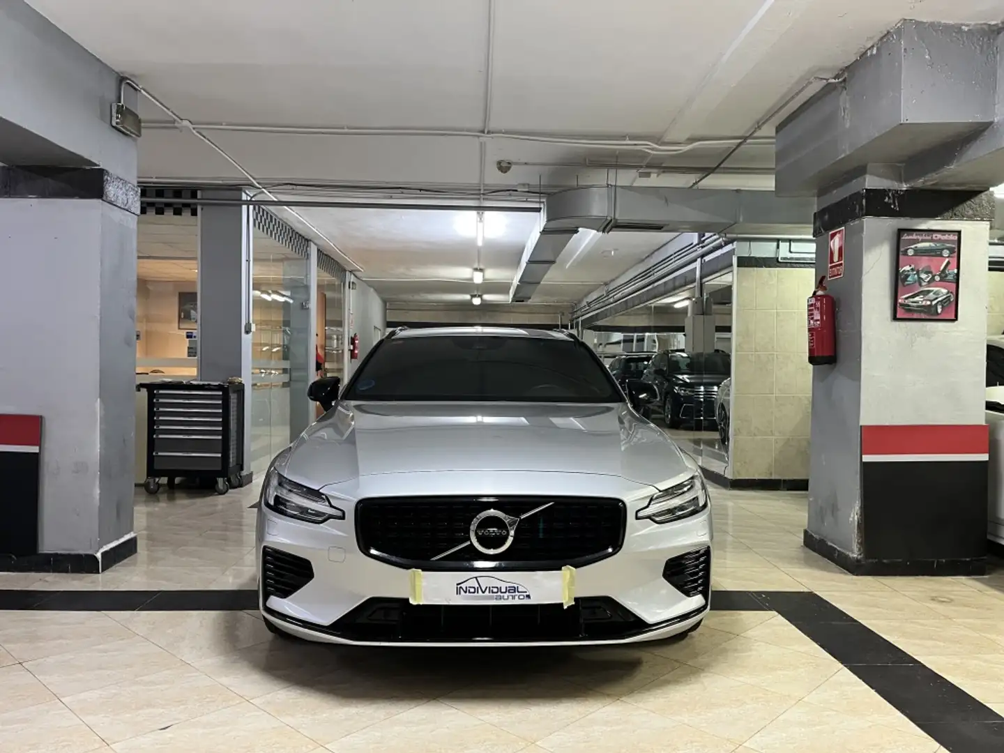 Volvo V60 T6 Twin Recharge R-Design AWD Grau - 1
