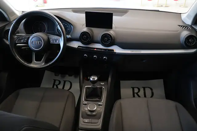 Audi Q2 view 8