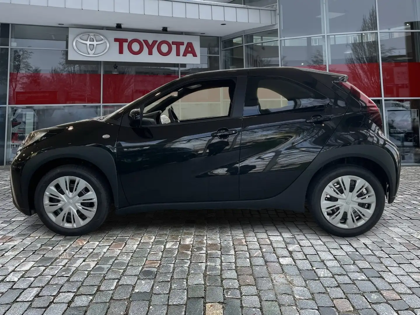 Toyota Aygo X 1.0 BUSINESS EDITION * Komfort Paket* Černá - 2