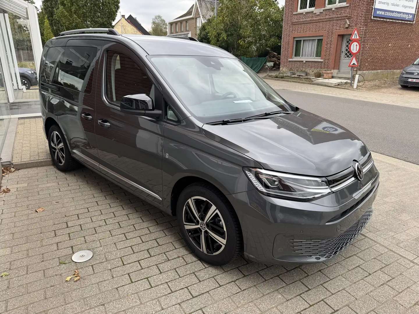 Volkswagen Caddy 1.5 TSI 116 Pk DEMO Style 5 Zit Grijs - 2