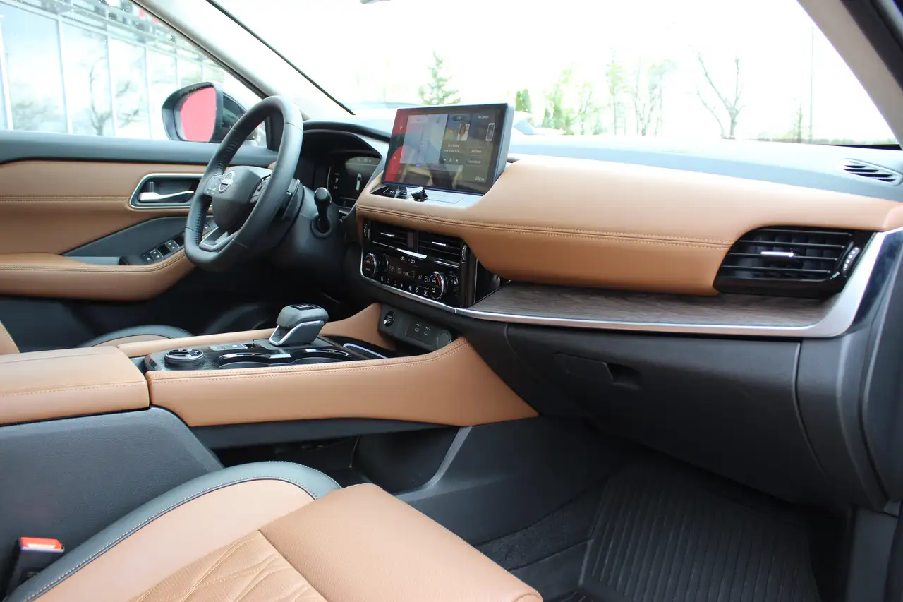 Nissan Rogue снимка Nissan Rogue