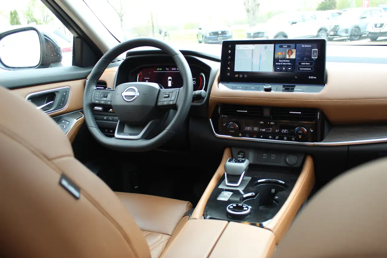 Nissan Rogue снимка Nissan Rogue