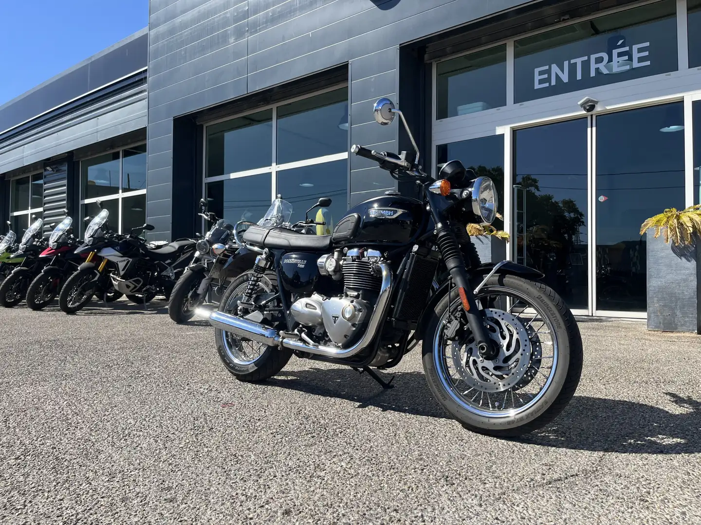 Triumph Bonneville T120 Noir - 2