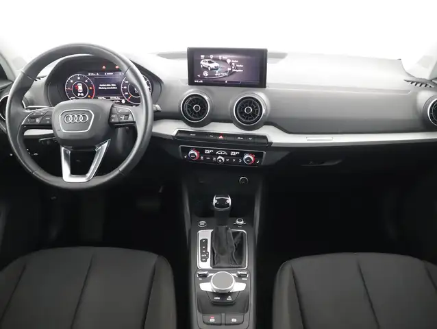Audi Q2 view 10