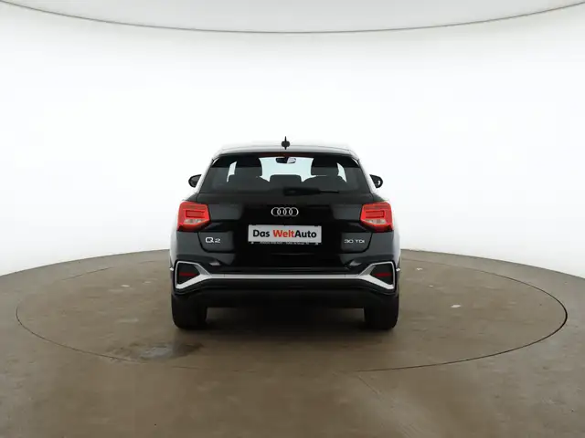 Audi Q2 view 6
