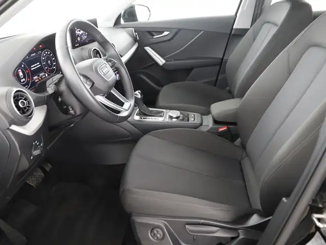 Audi Q2 view 8