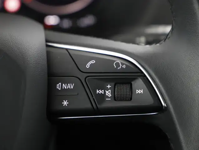 Audi Q2 view 13