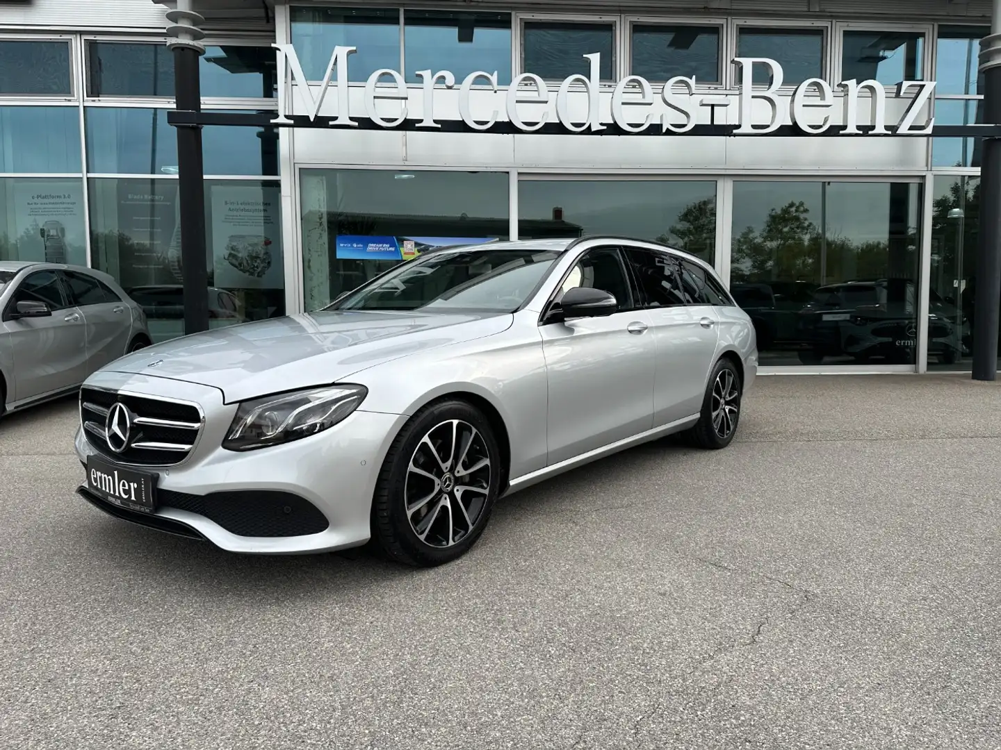 Mercedes-Benz E 220 d T Avantgarde LED 360° Kombi Diesel Silber - 2