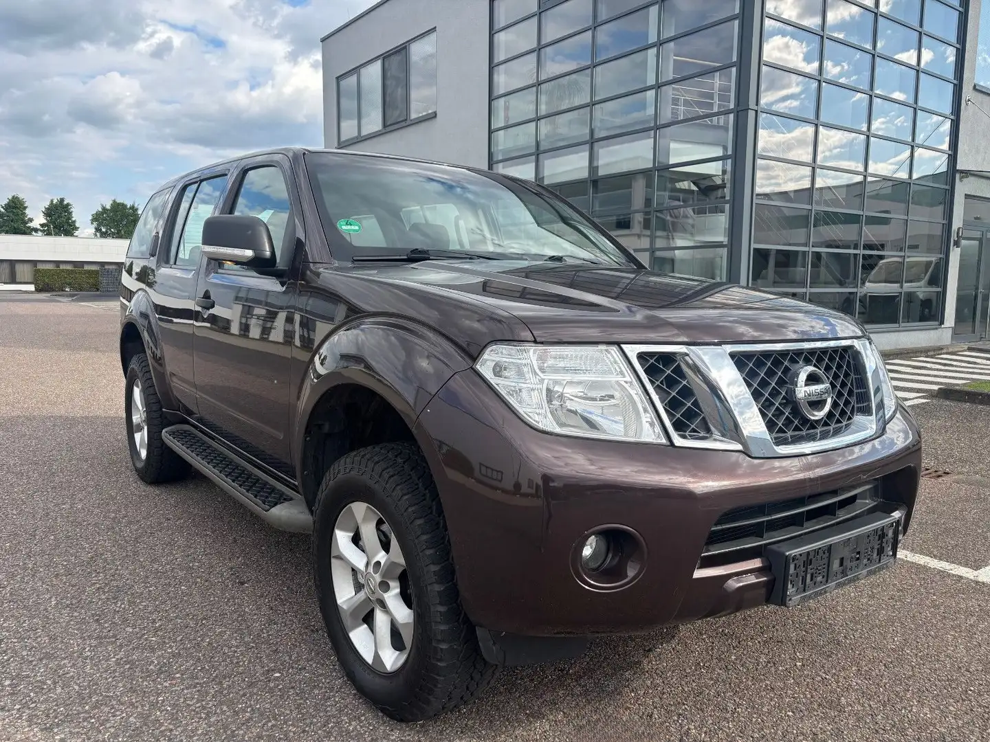 Nissan Pathfinder 2.5 dCi 4WD 7-Sitzer Коричневый - 2