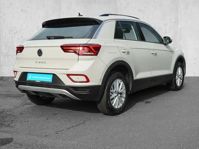 Volkswagen T-Roc view 4