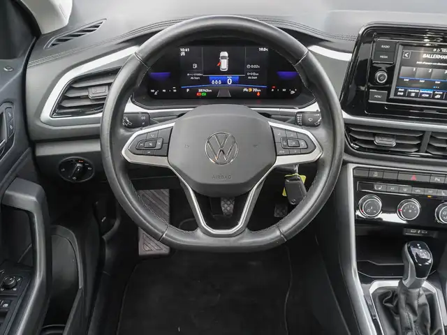 Volkswagen T-Roc view 11