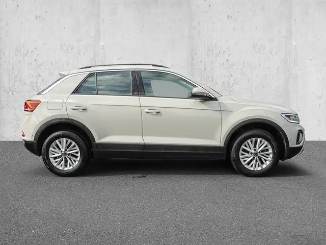 Volkswagen T-Roc view 5