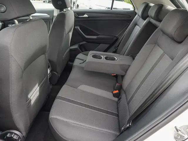 Volkswagen T-Roc view 15