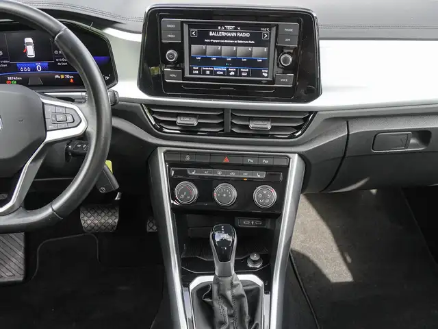 Volkswagen T-Roc view 12