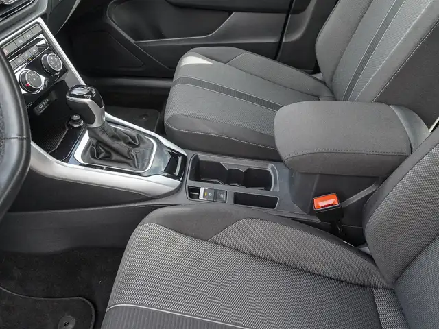 Volkswagen T-Roc view 14