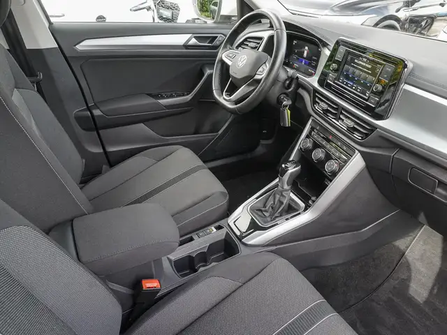 Volkswagen T-Roc view 8