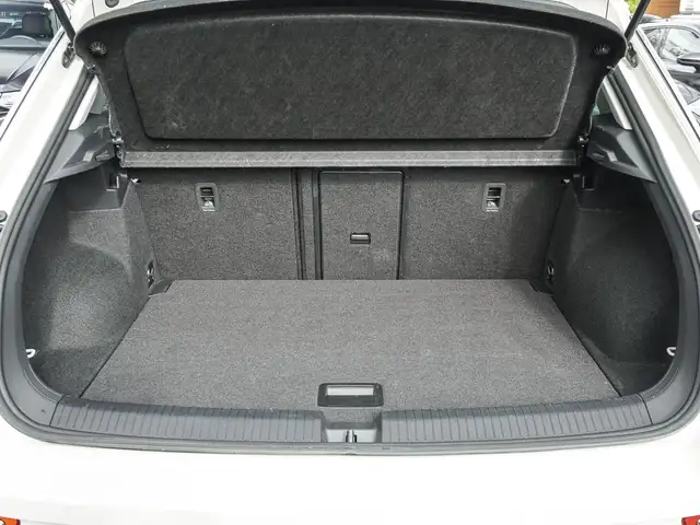 Volkswagen T-Roc view 16