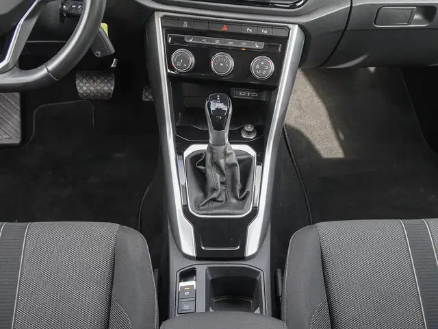 Volkswagen T-Roc view 13