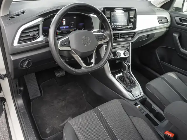 Volkswagen T-Roc view 9