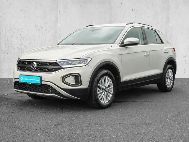 Volkswagen T-Roc view 2