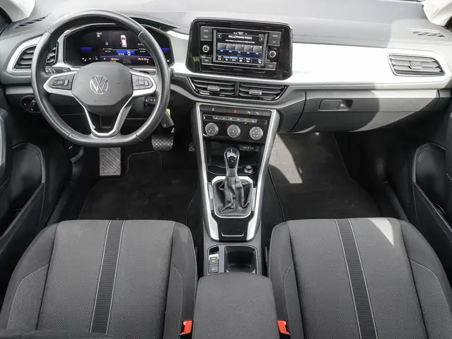 Volkswagen T-Roc view 10