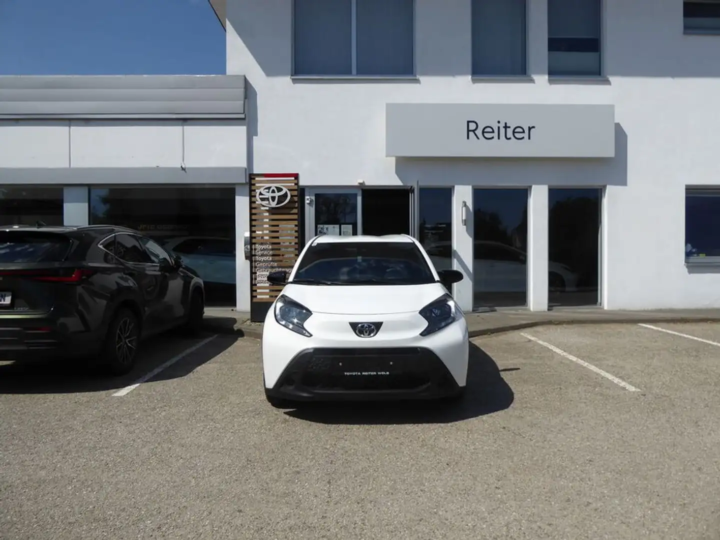 Toyota Aygo X 1,0 VVT-i Play Weiß - 1