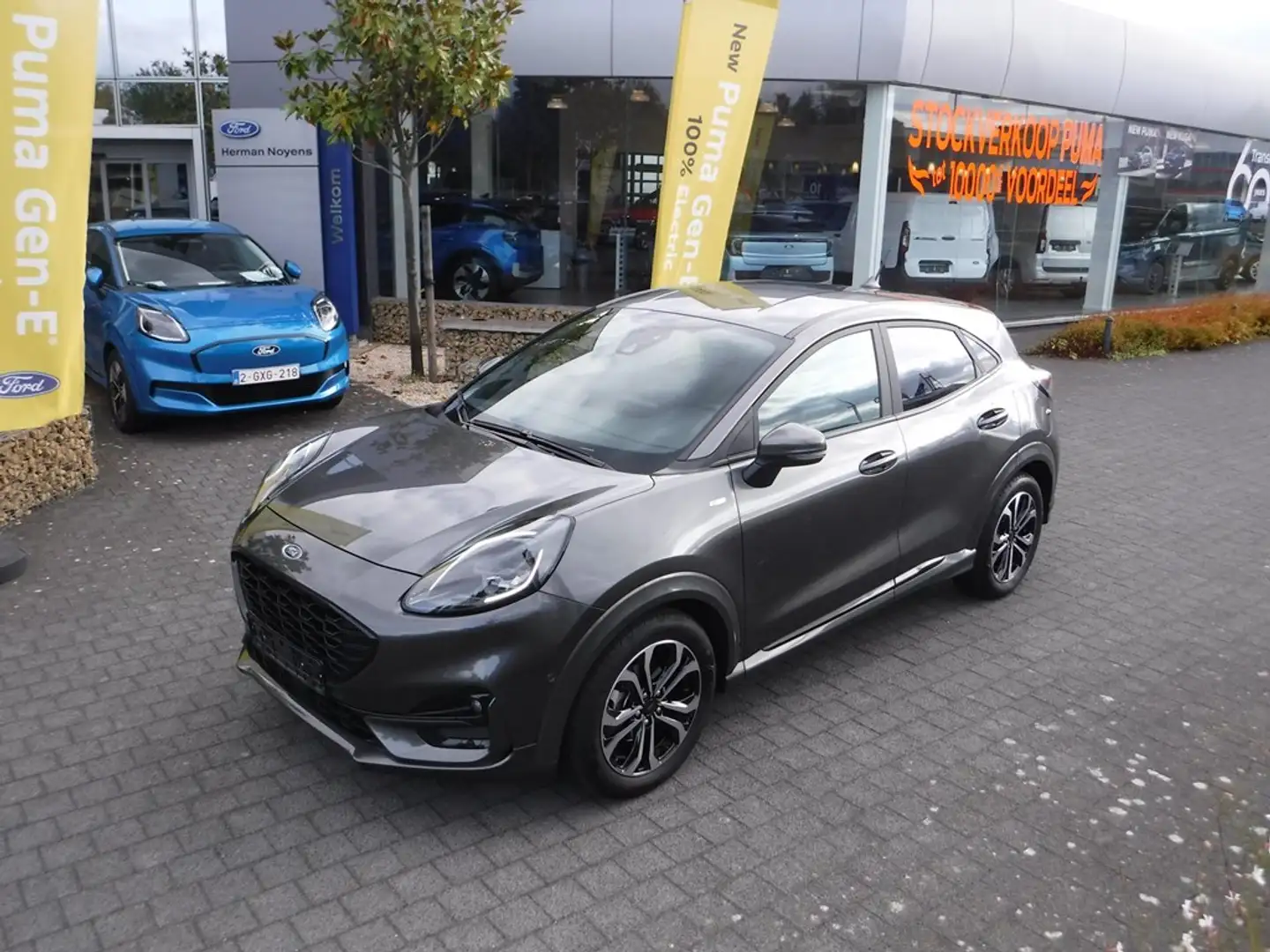 Ford Puma Ecoboost mHEV ST-Line Grau - 2