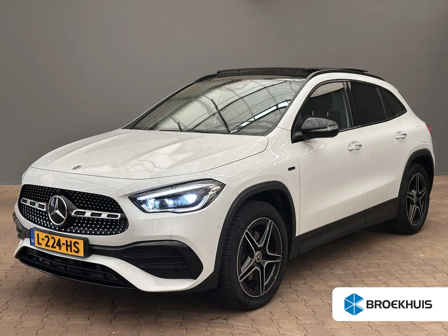 Mercedes-Benz GLA 250 e Business Solution AMG Limited Widescreen | Panor Wit - 1
