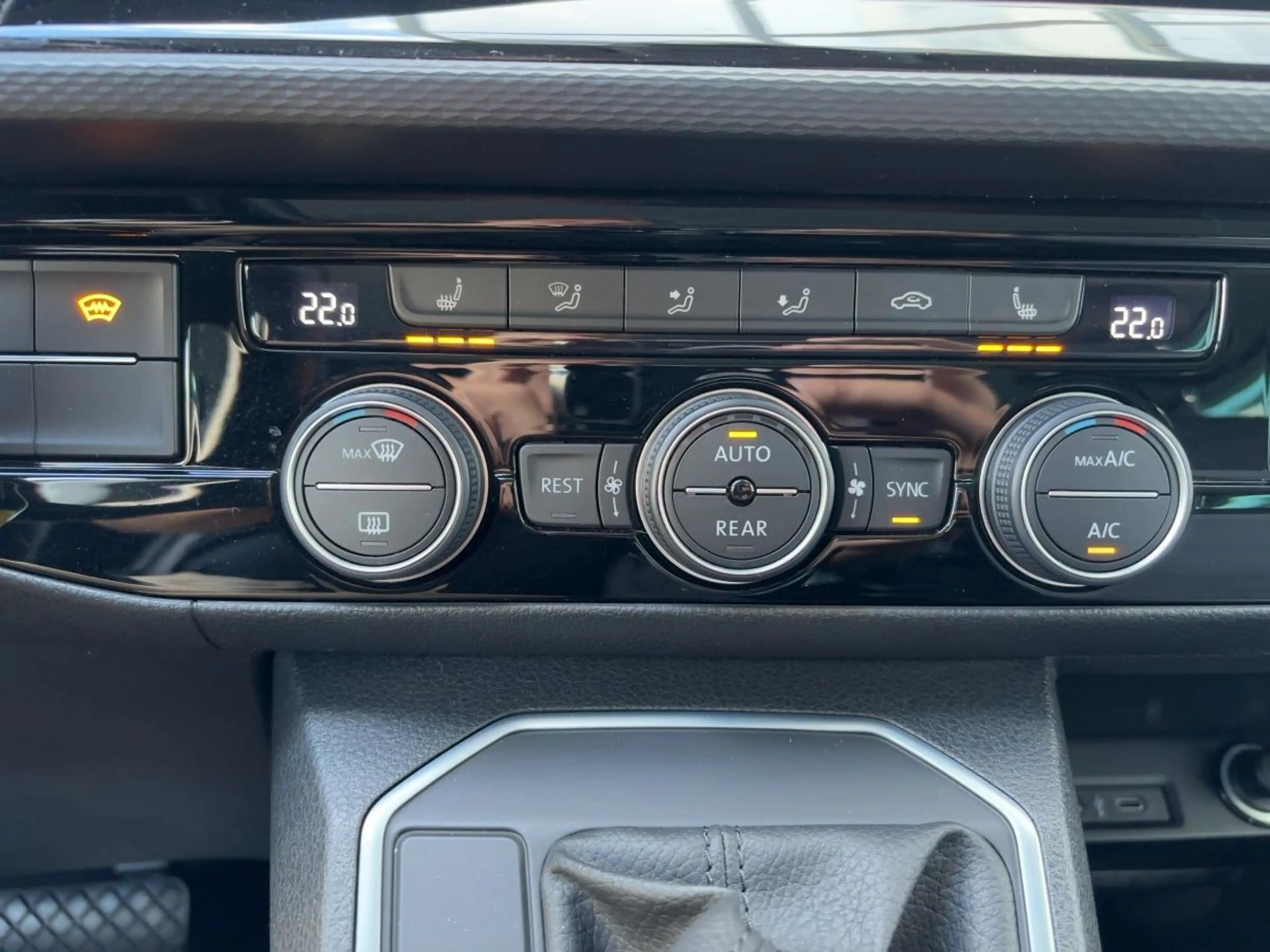 Volkswagen T6.1 Multivan Comfortline — photo 14