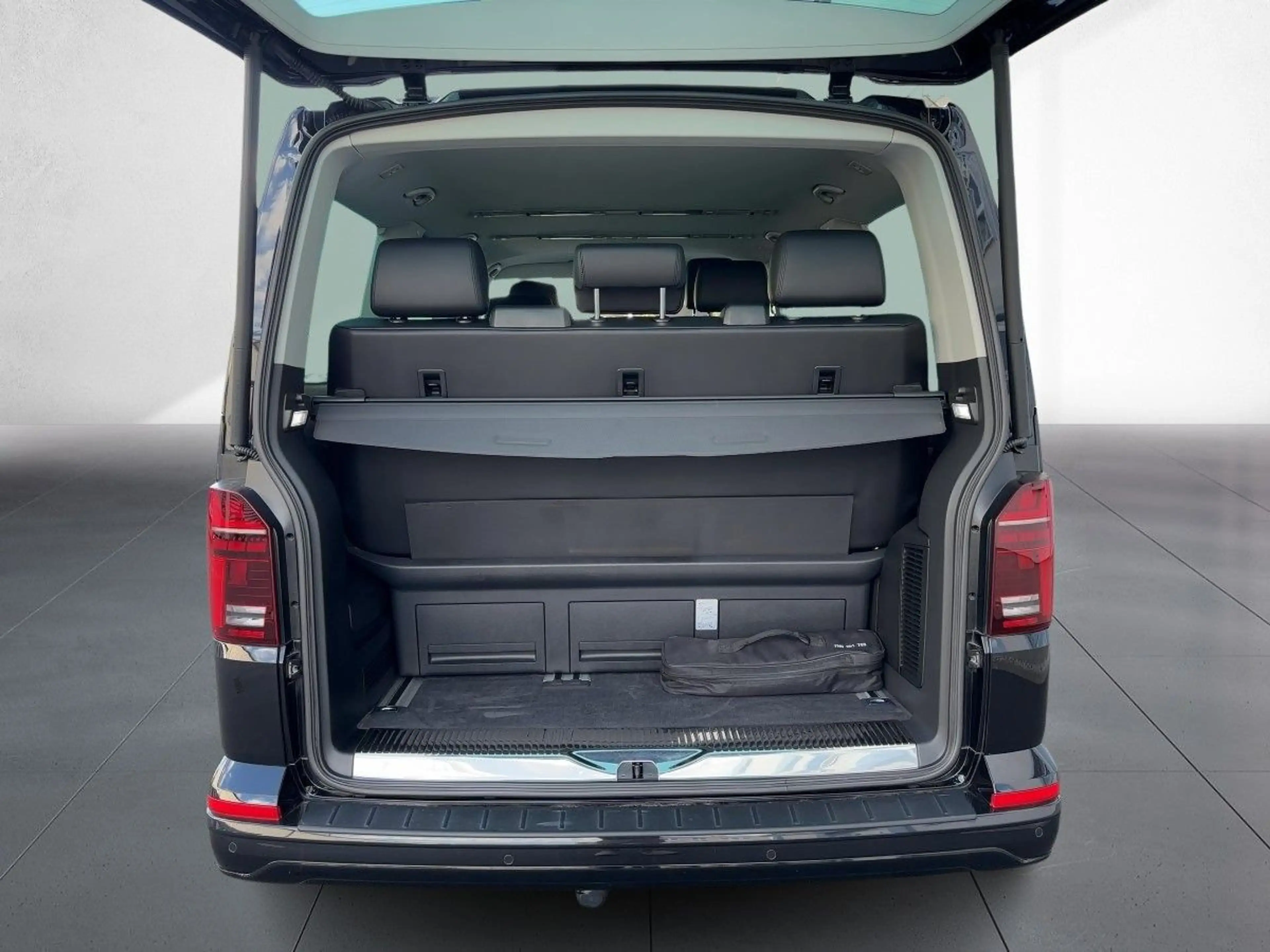 Volkswagen T6.1 Multivan Comfortline — photo 10