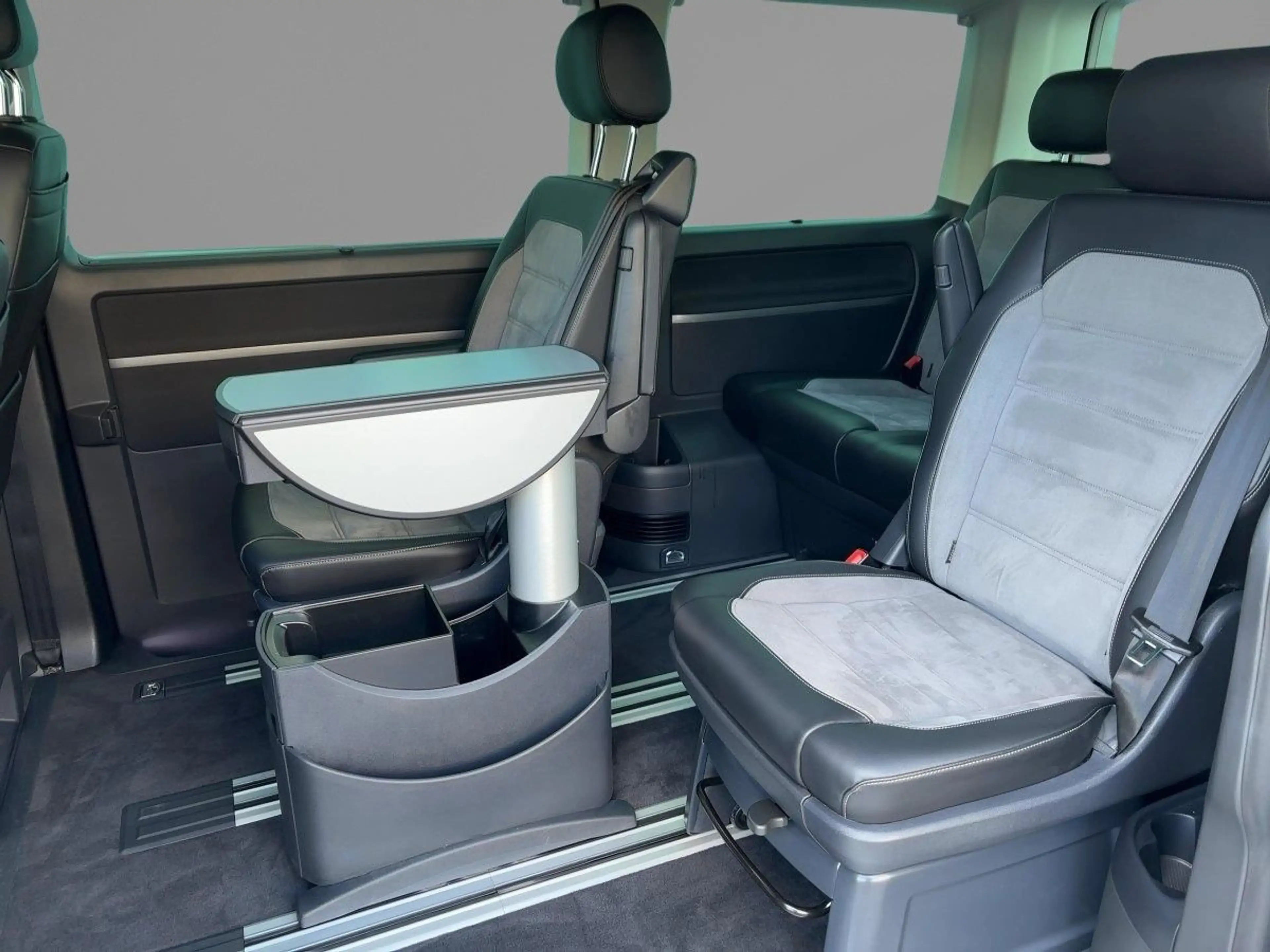 Volkswagen T6.1 Multivan Comfortline — photo 13