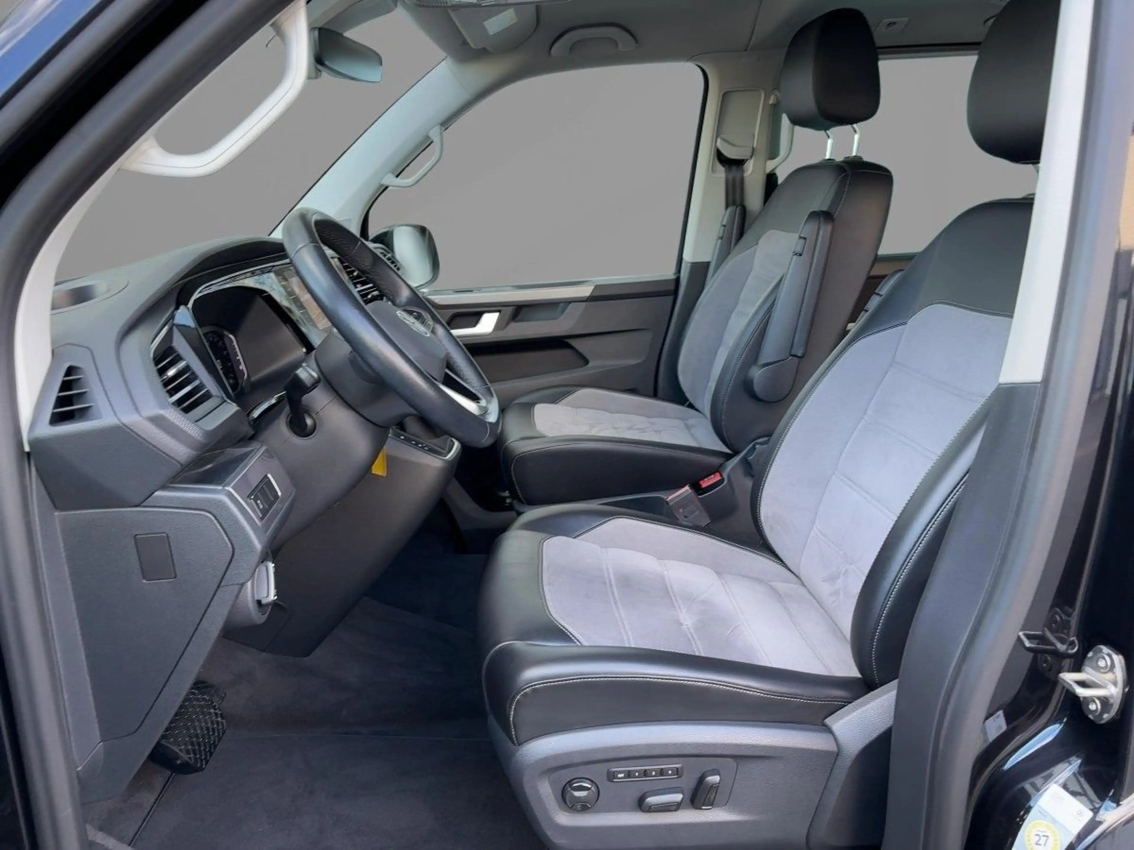 Volkswagen T6.1 Multivan Comfortline — photo 6