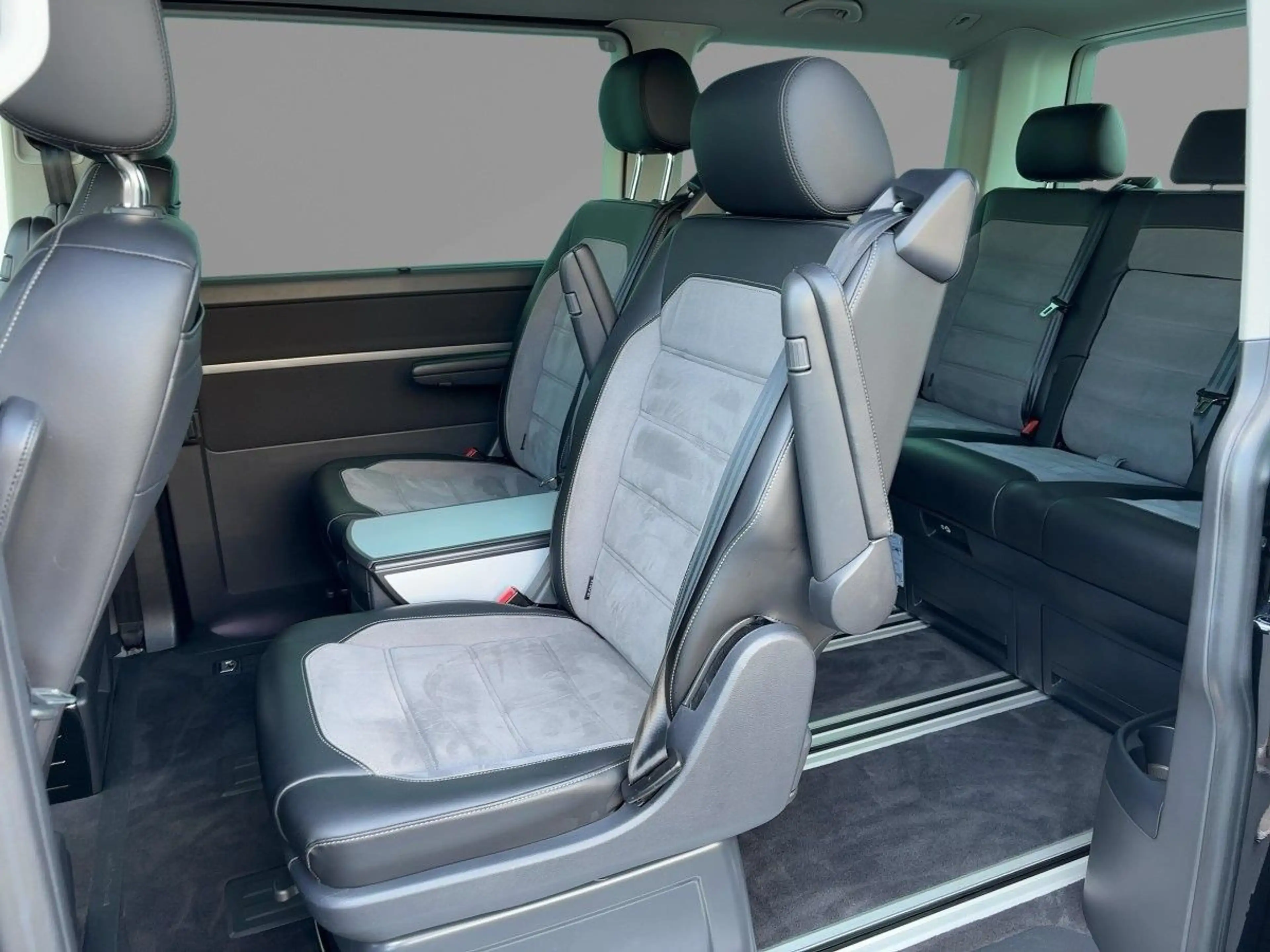 Volkswagen T6.1 Multivan Comfortline — photo 7