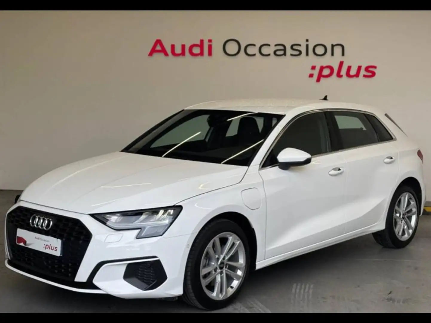 Audi A3 40 TFSI e 204ch Business Executive S tronic 6 Blanc - 1