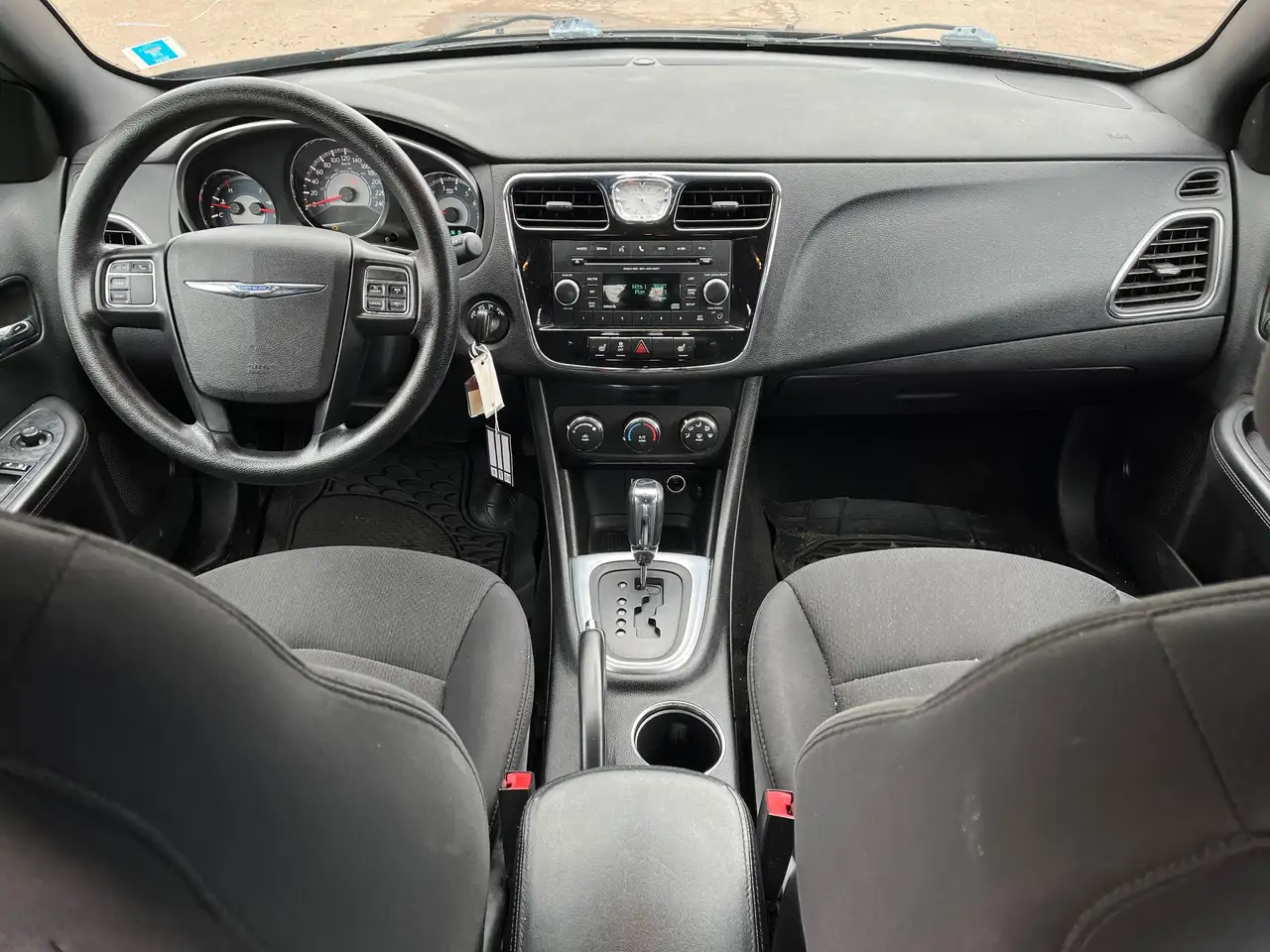 Chrysler 200 снимка Chrysler 200