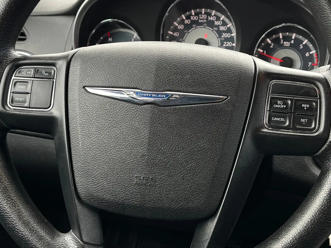 Chrysler 200 снимка Chrysler 200