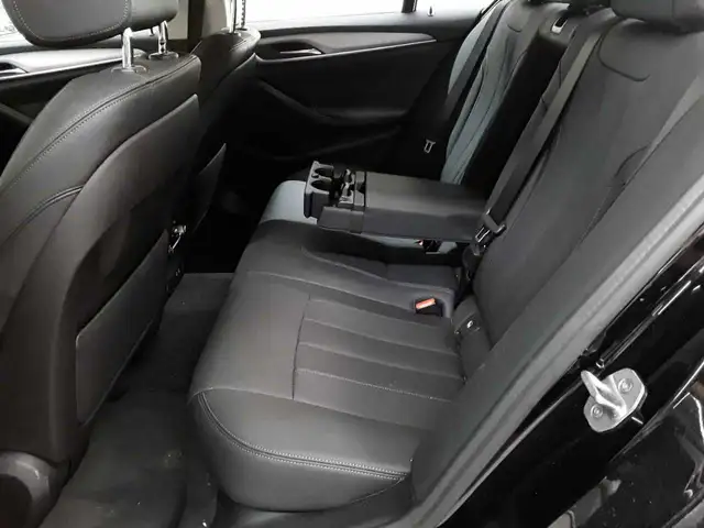 BMW 5 Series view 13