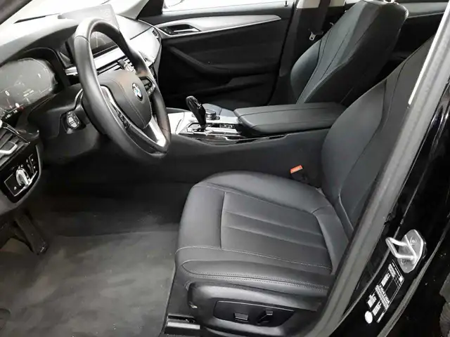 BMW 5 Series view 7